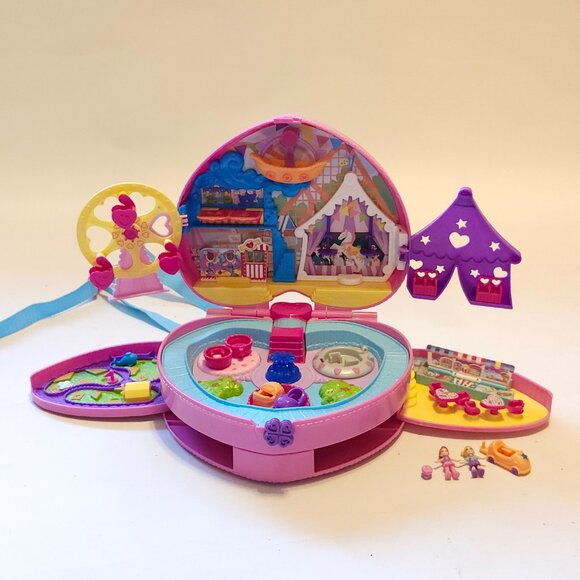 Polly Pocket 2-in-1 Travel Toy Playset with 2 Micro Dolls & Toy - Picture 4 of 11